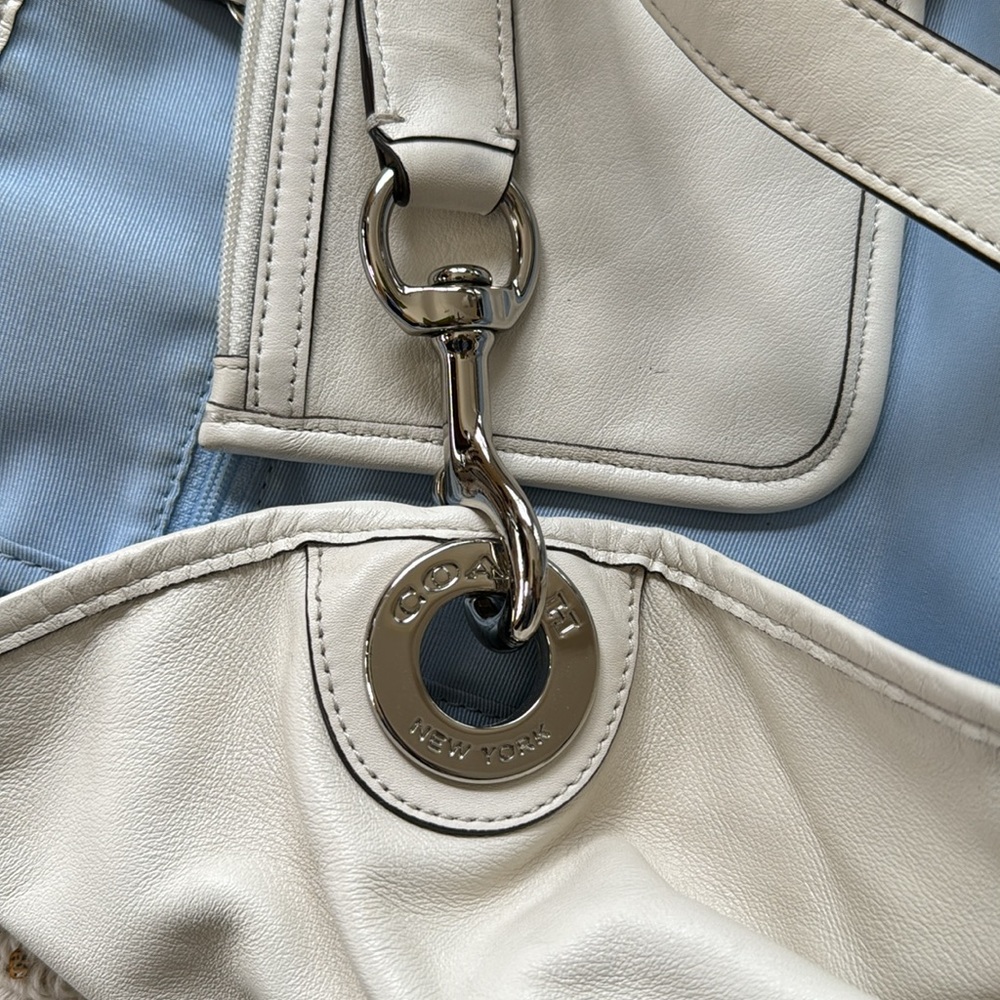 Authentic Excellent used condition Coach White Leather Hobo Bag - Picture 9 of 11